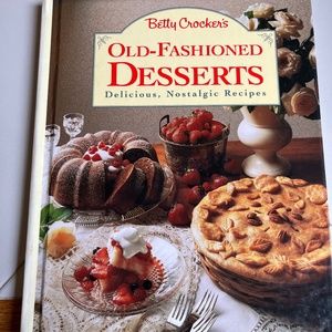 Vintage Betty Crocker Old Fashioned Desserts Cookbook ISBN 0-13-093733-9